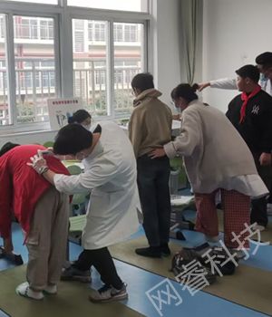 脊柱侧弯复检图