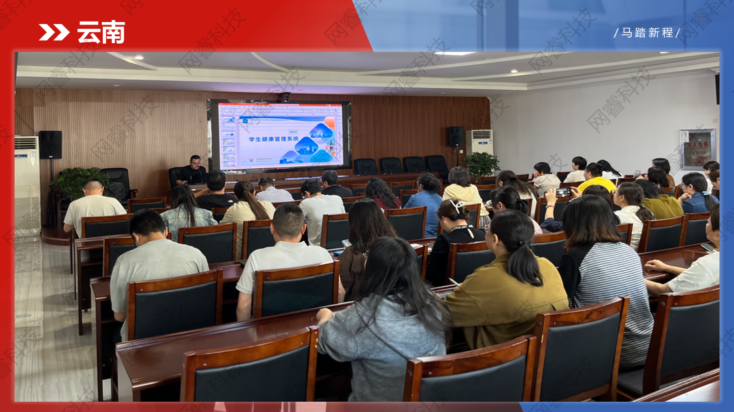 餐厅里的人们

AI 生成的内容可能不正确。